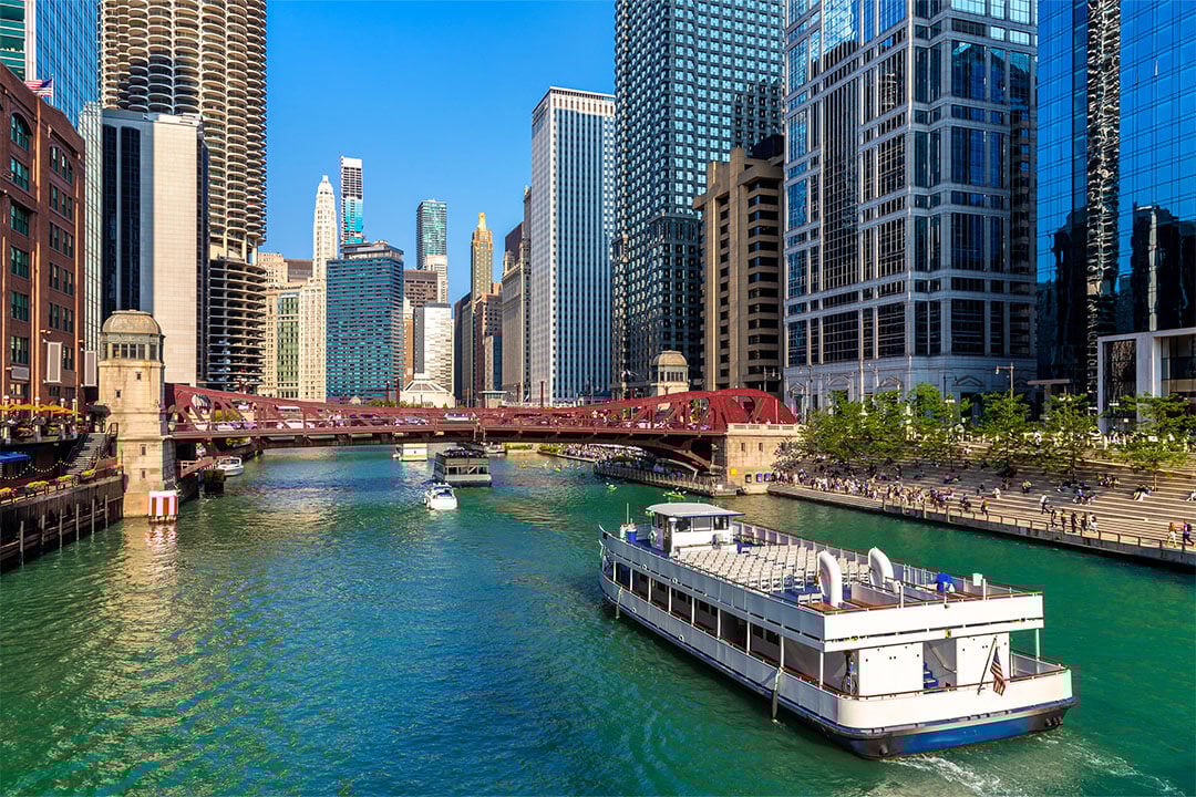 Chicago River Cruise - one of the best things to do for couples